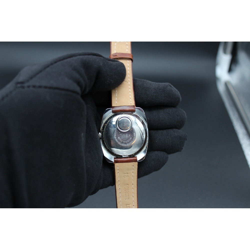 Vintage 1970s Timex Electronic Date Watch 36.5mm Silver Dial Runs - Picture 3 of 3